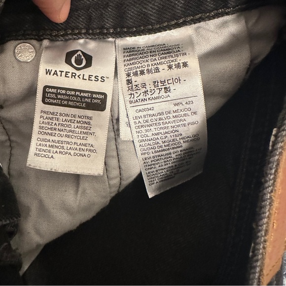 Levi’s 501’s Black High- Rise Denim Cutoff Shorts Distressed Hem Size 27 Women’s - Picture 11 of 13